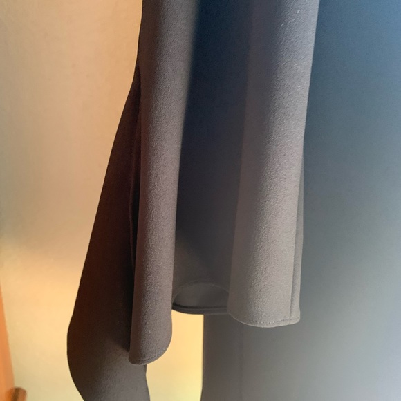 Beautiful Off-shoulder Black Dress - Picture 3 of 6